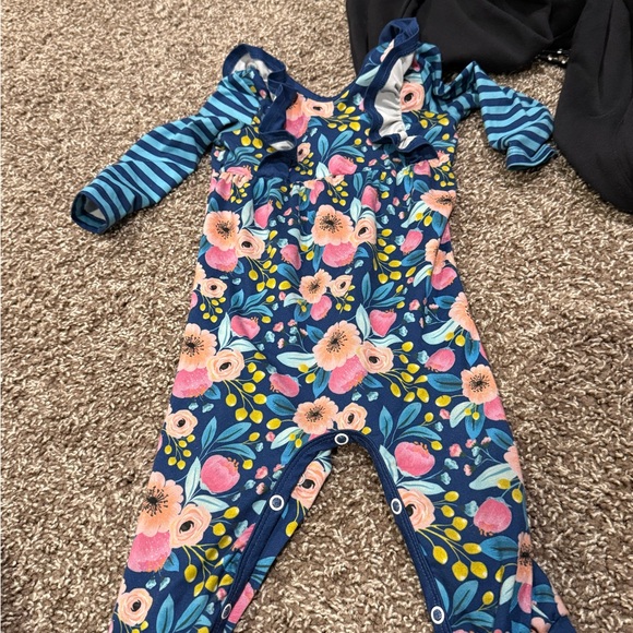 🍉Little Millie floral romper with striped sleeves - Picture 1 of 4